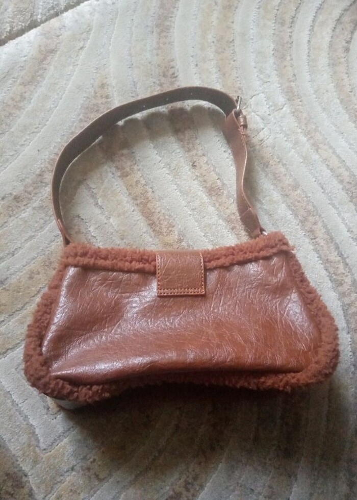 Kahverengi peluşlu çanta - Görsel 2