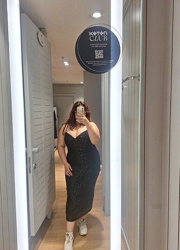 Siyah parıltılı gece elbisesi