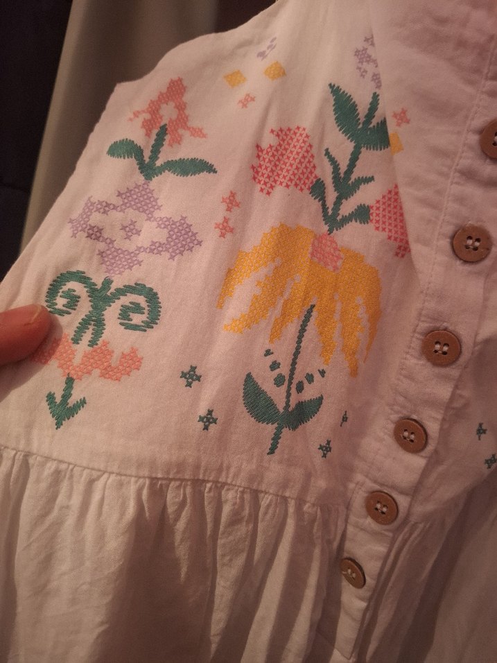 Nakışlı Beyaz Pamuklu Kız Elbisesi - Görsel 2