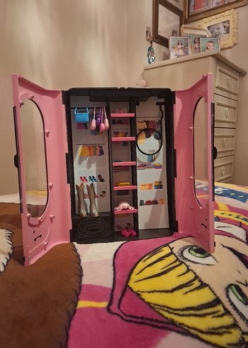 barbie dolabi ve barbie bebekler - Görsel 3