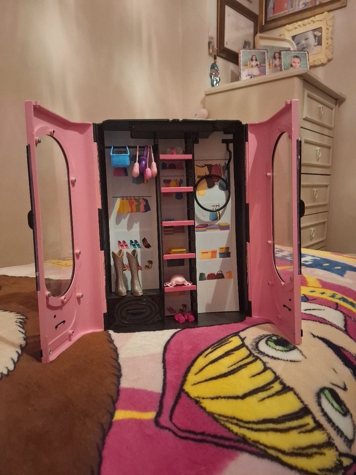 barbie dolabi ve barbie bebekler - Görsel 3