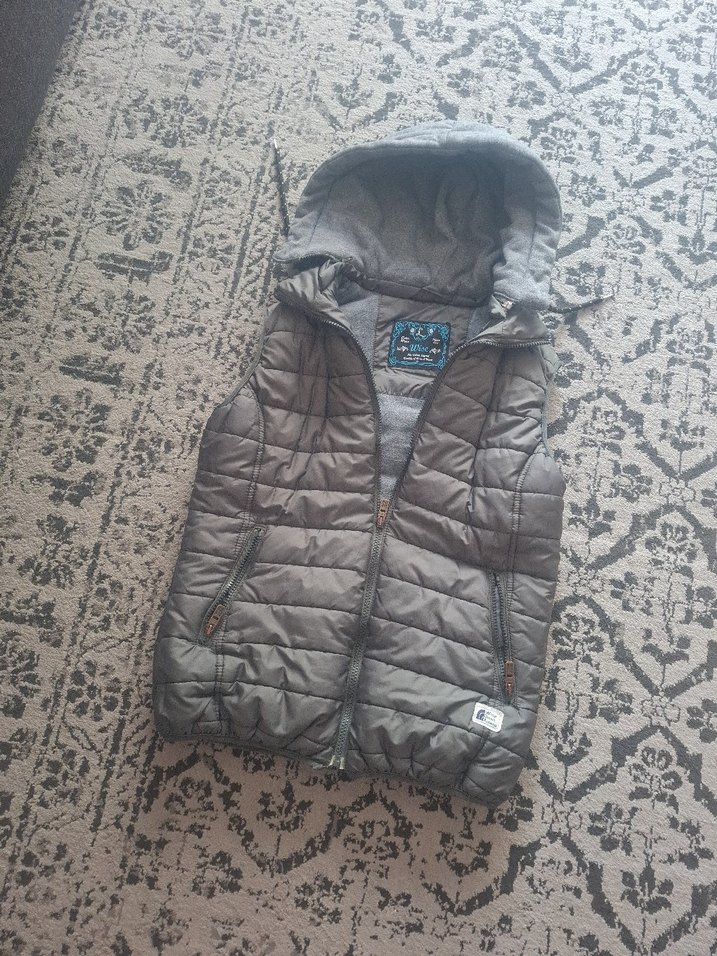 Erkek Çocuk Kapüşonlu Gri Yelek - Görsel 4