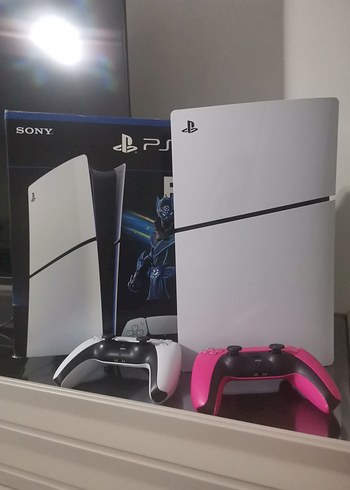 Sony PlayStation 5 Konsol ve İki Kontrolör 1Tb