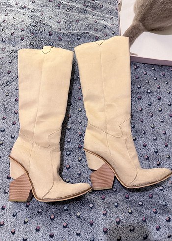 Diz Boyu Bej SüetTopuklu Çizme - Görsel 5