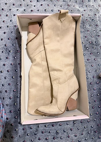 Diz Boyu Bej SüetTopuklu Çizme - Görsel 3