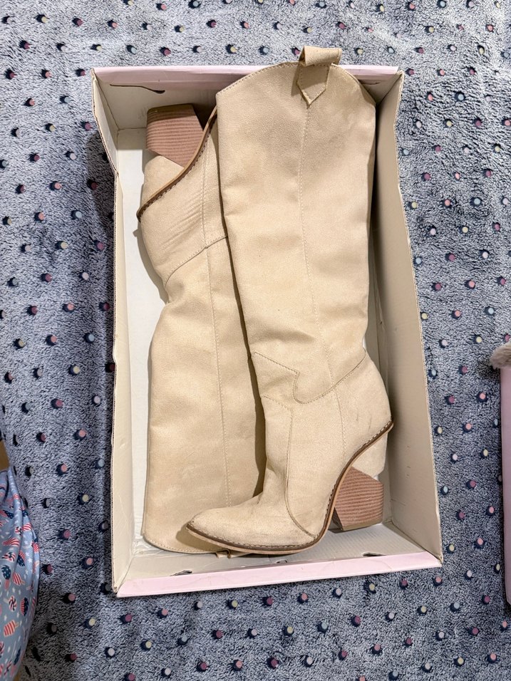 Diz Boyu Bej SüetTopuklu Çizme - Görsel 3