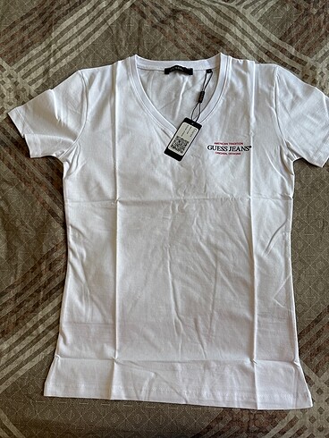 GUESS T-SHİRT