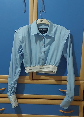 Düğmeli Mavi Kısa Kot Gömlek - Görsel 3