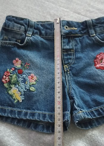 Nakışlı Düğmeli Kız Kot Şort - Görsel 3