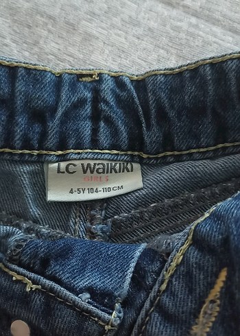 Nakışlı Düğmeli Kız Kot Şort - Görsel 4