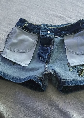 Nakışlı Düğmeli Kız Kot Şort - Görsel 7