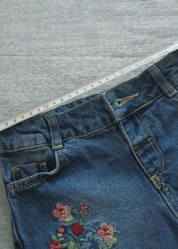 Nakışlı Düğmeli Kız Kot Şort - Görsel 6