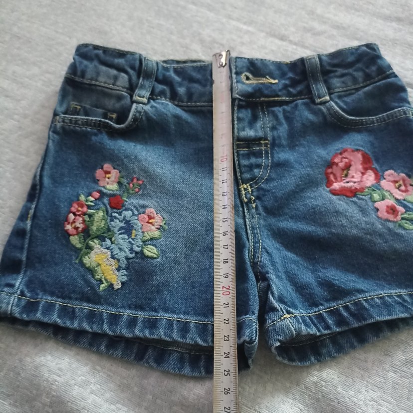 Nakışlı Düğmeli Kız Kot Şort - Görsel 3