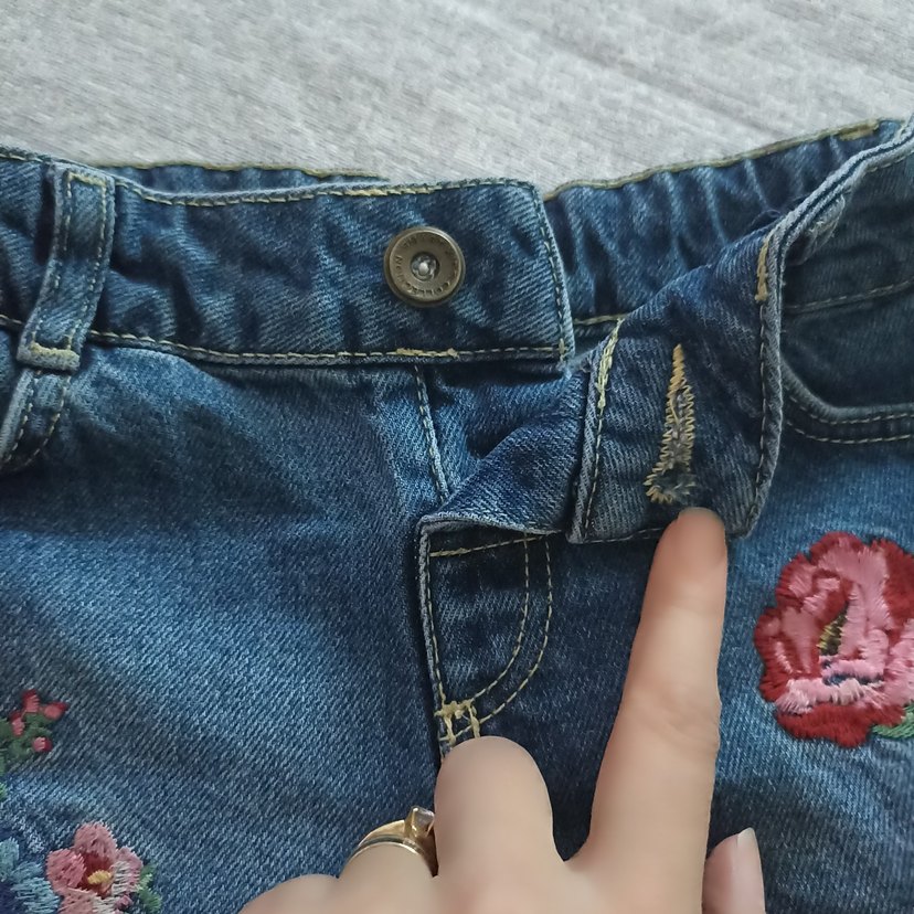 Nakışlı Düğmeli Kız Kot Şort - Görsel 5