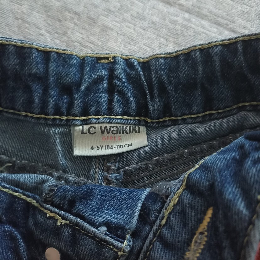 Nakışlı Düğmeli Kız Kot Şort - Görsel 4