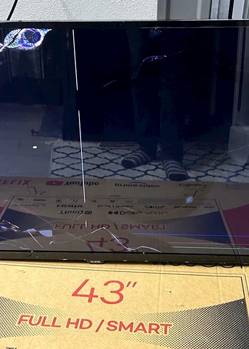 Mavi Renkli Kırık Monitör - Görsel 2