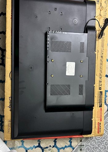 Mavi Renkli Kırık Monitör - Görsel 3