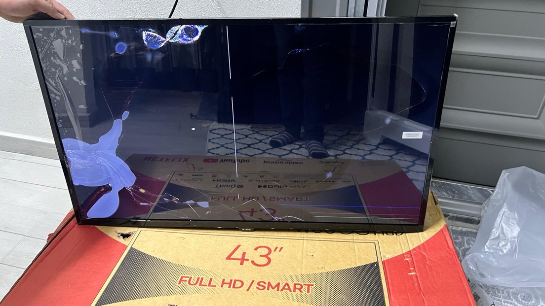 Mavi Renkli Kırık Monitör - Görsel 2