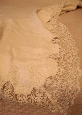 Dantelli Düz Yatak Örtüsü - Görsel 2