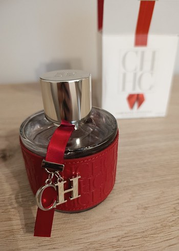 Carolina Herrera Kadın Parfümü 100 ml - Görsel 3