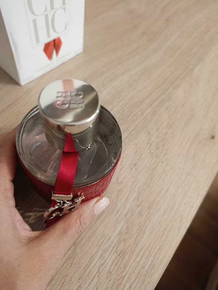 Carolina Herrera Kadın Parfümü 100 ml - Görsel 4