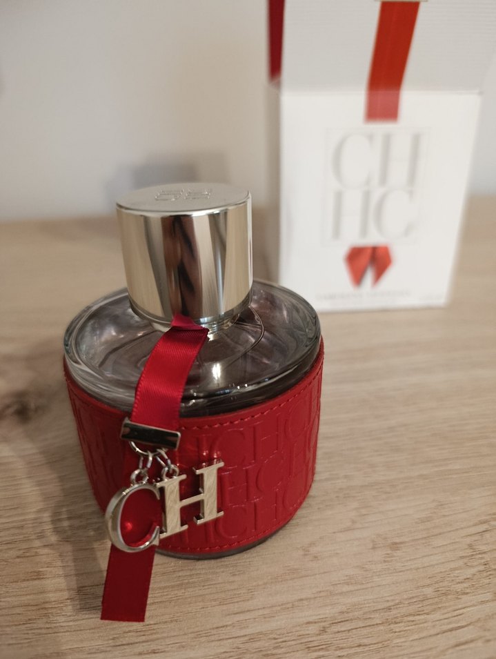 Carolina Herrera Kadın Parfümü 100 ml - Görsel 3