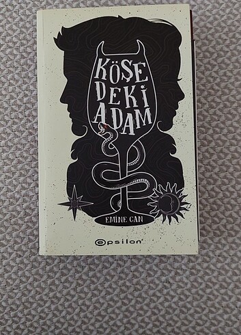 Emine Can Köşedeki Adam