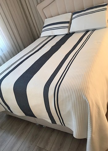 Koyu Çizgili Beyaz Yatak Örtüsü - Görsel 2