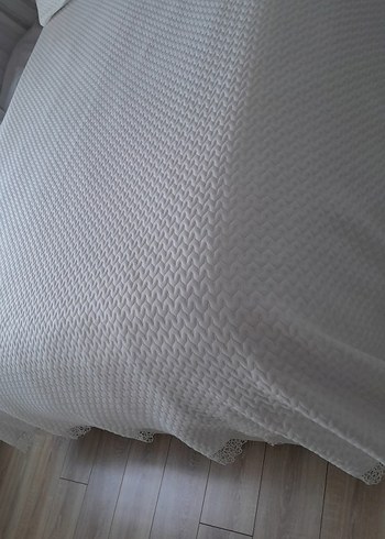 Dantel Detaylı Beyaz Yatak Örtüsü - Görsel 4