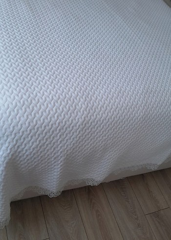 Dantel Detaylı Beyaz Yatak Örtüsü - Görsel 2