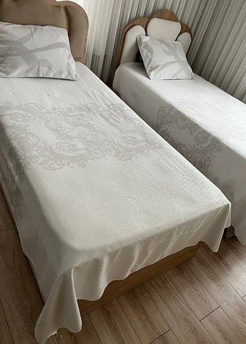 Gri Nakışlı Beyaz Yatak Örtüsü - Görsel 5