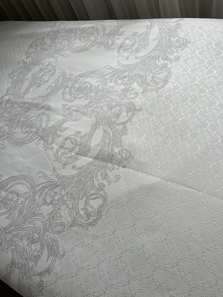 Gri Nakışlı Beyaz Yatak Örtüsü - Görsel 3