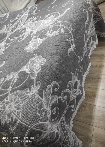 Gri Nakışlı Yatak Örtüsü - Görsel 2