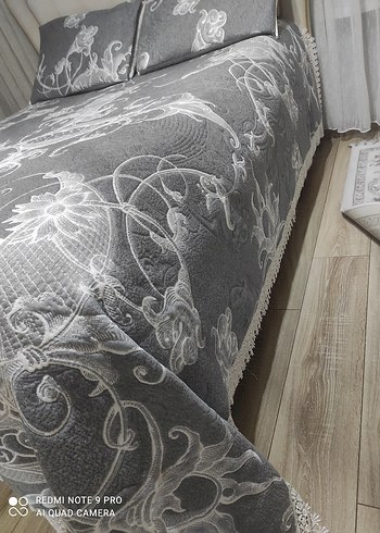 Gri Nakışlı Yatak Örtüsü - Görsel 4