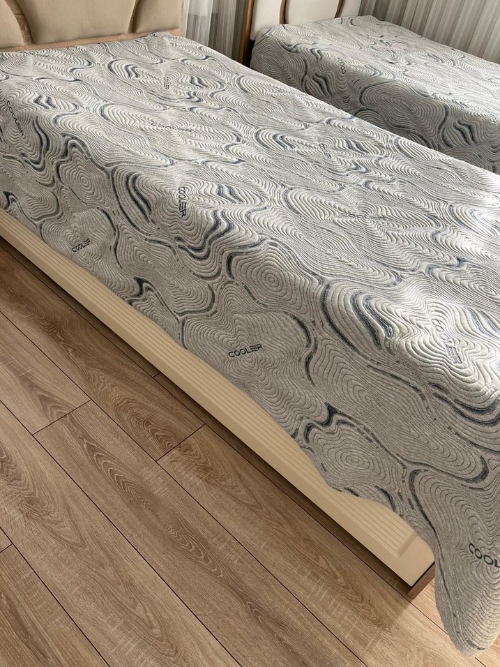 Gri Beyaz Desensiz Yatak Örtüsü - Görsel 2