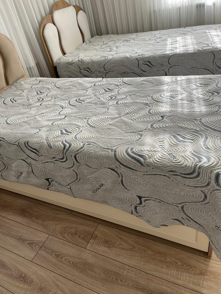 Gri Beyaz Desensiz Yatak Örtüsü - Görsel 4