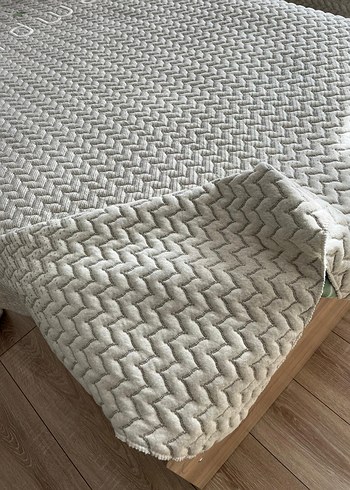 Gri Beyaz Dokulu Yatak Örtüsü - Görsel 2