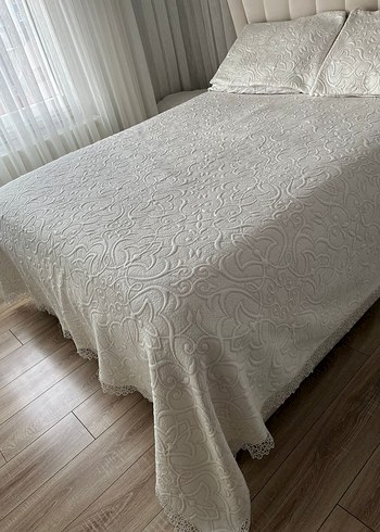 İşlemeli kirem Yatak Örtüsü - Görsel 4