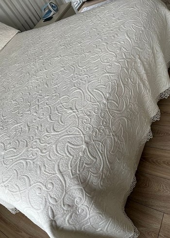 İşlemeli kirem Yatak Örtüsü - Görsel 3