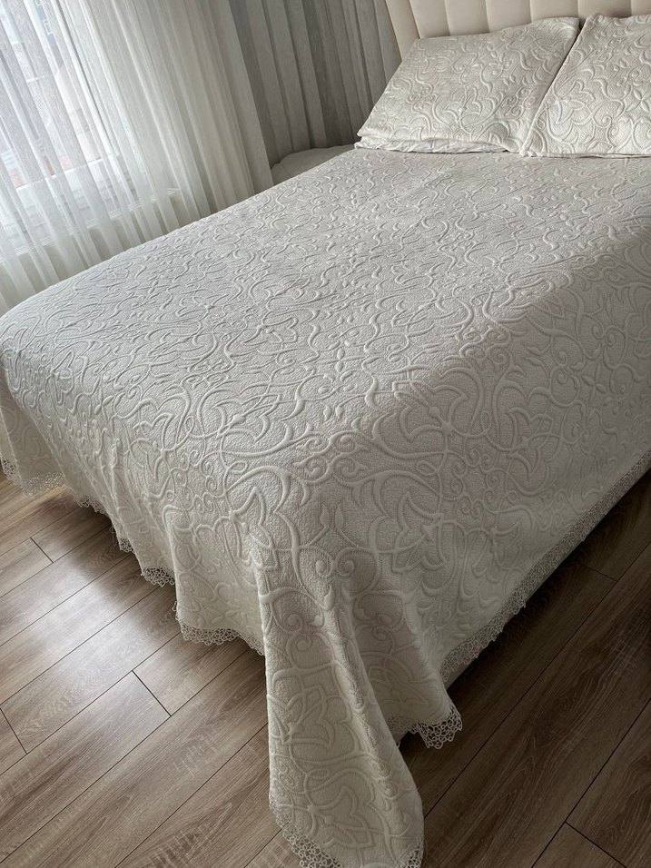 İşlemeli kirem Yatak Örtüsü - Görsel 4