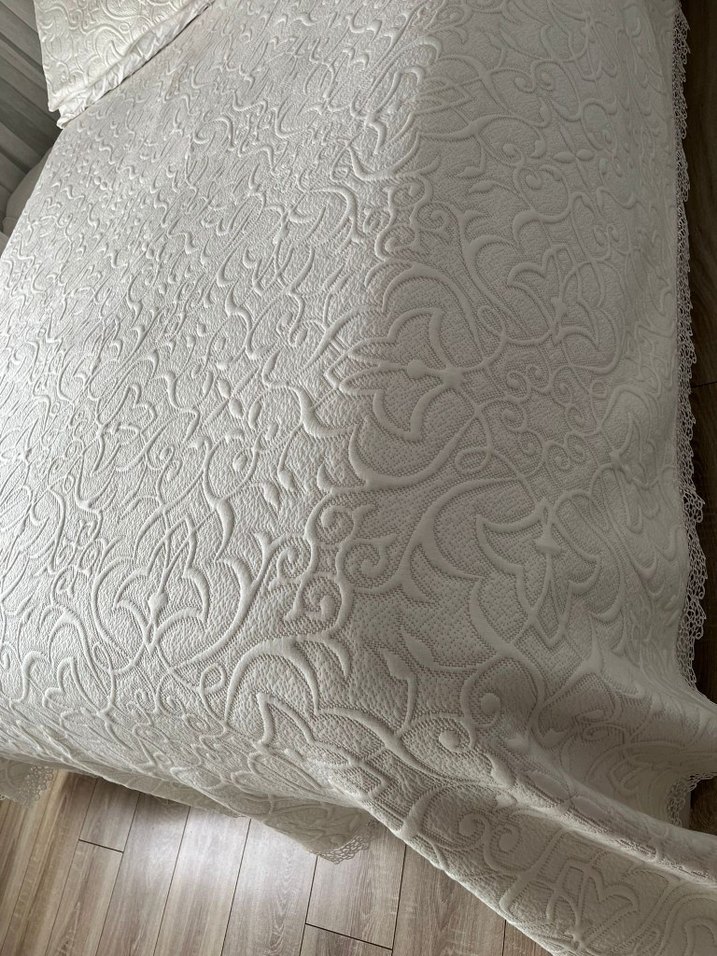 İşlemeli kirem Yatak Örtüsü - Görsel 2