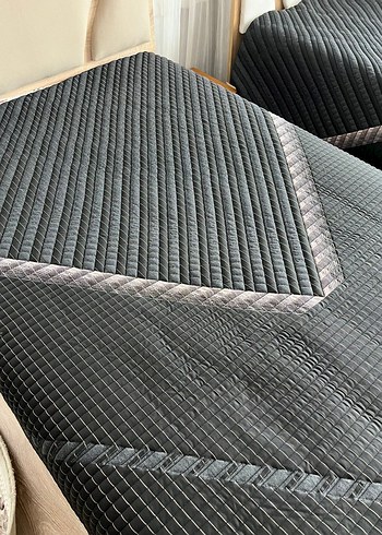 Siyah Dikişli Düz Yatak Örtüsü - Görsel 5