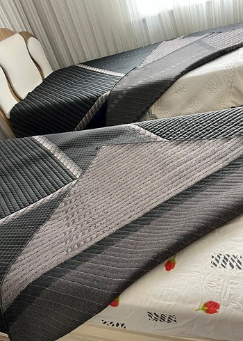 Siyah Dikişli Düz Yatak Örtüsü - Görsel 6