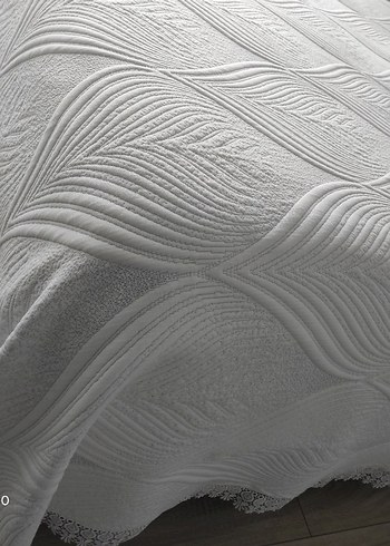 Gri Detaylı Beyaz Yatak Örtüsü - Görsel 2