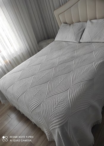 Gri Detaylı Beyaz Yatak Örtüsü - Görsel 4