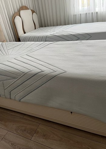 giri mavi Desenli Beyaz Yatak Örtüsü - Görsel 3