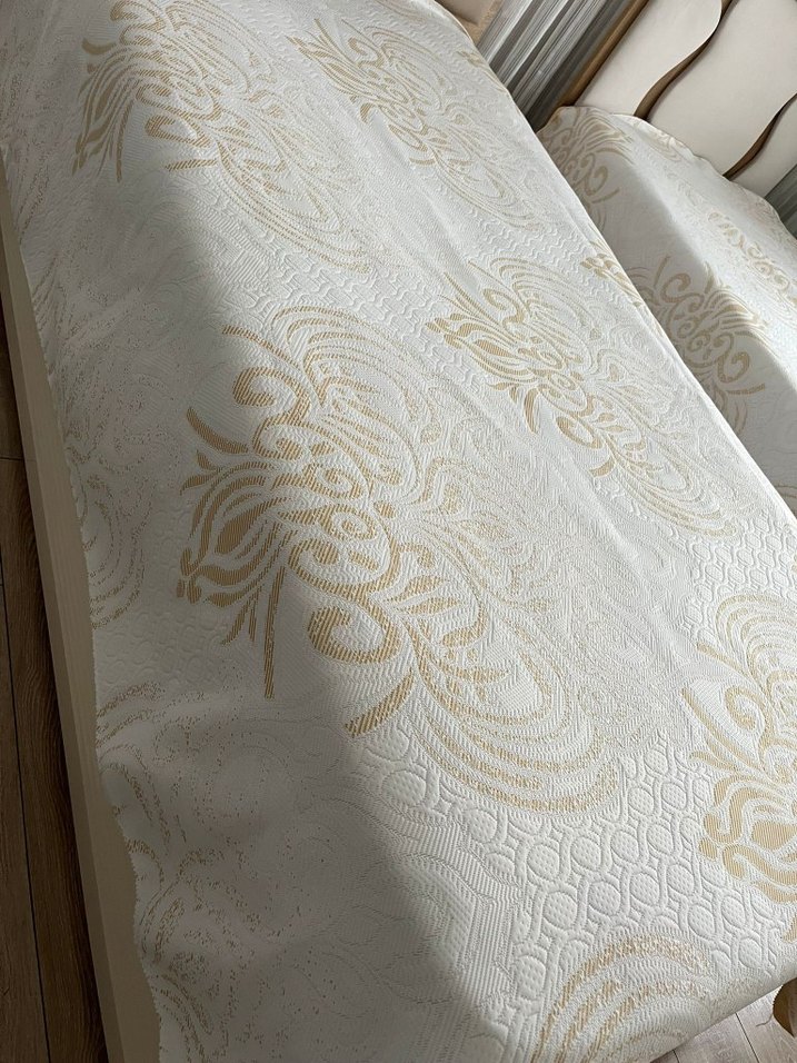 İşlemeli Beyaz Yatak Örtüsü - Görsel 2