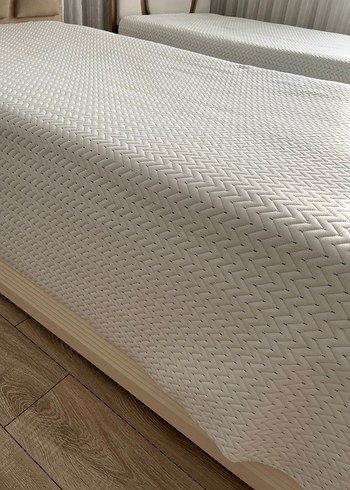 kabartmali kumaş tan oluşan yatak örtüsü - Görsel 4