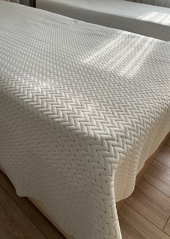 kabartmali kumaş tan oluşan yatak örtüsü - Görsel 6