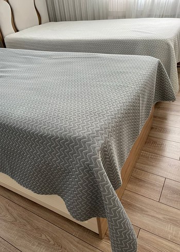 kabartmali kumaş tan oluşan yatak örtüsü - Görsel 2